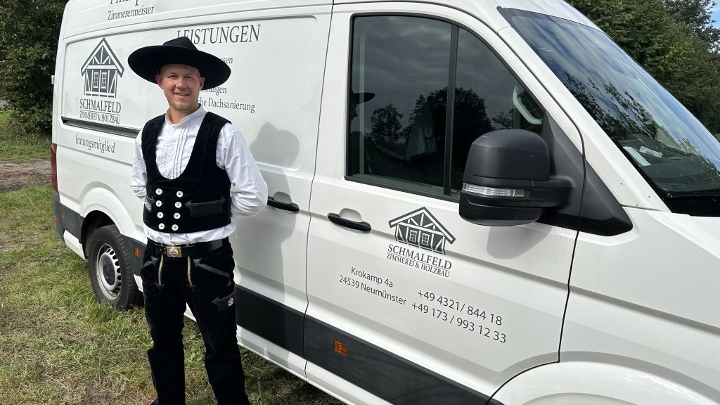 Phillip Schmalfeld von der Zimmerei & Dachdeckerei Schmalfeld im Interview